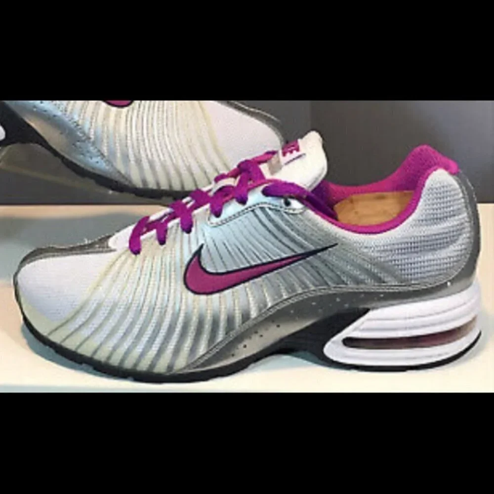 NIKE Sz 9  Torch 5 Air Max Sneakers Sz 9 - Picture 8 of 9